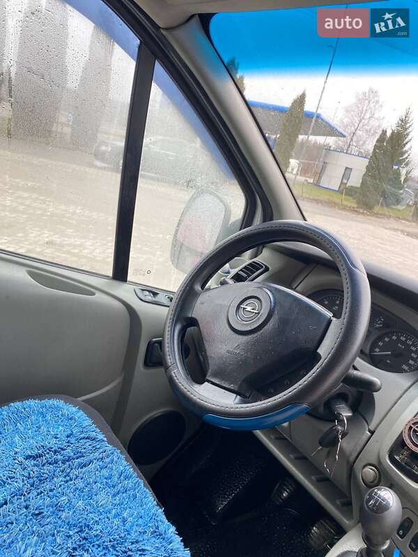Минивэн Opel Vivaro 2005 в Кременце
