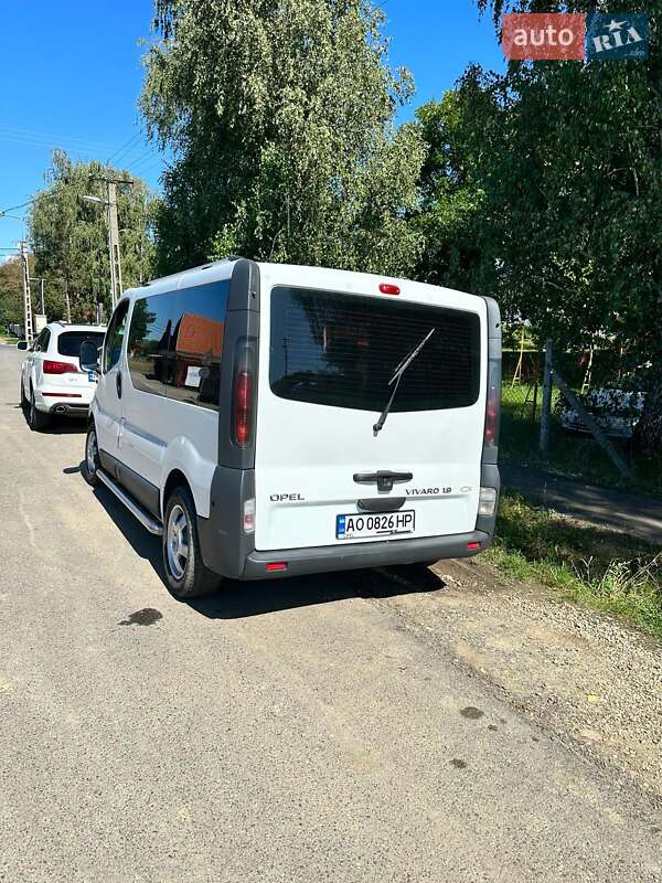Минивэн Opel Vivaro 2005 в Виноградове
