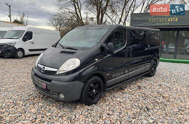 Грузопассажирский фургон Opel Vivaro 2011 в Ровно