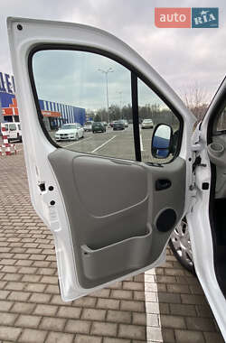 Вантажопасажирський фургон Opel Vivaro 2012 в Дубні