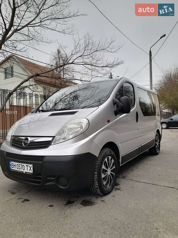 Минивэн Opel Vivaro 2011 в 