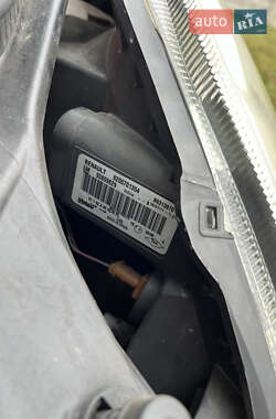 Мінівен Opel Vivaro 2011 в 