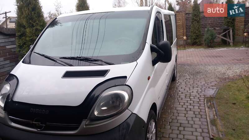 Минивэн Opel Vivaro 2005 в Ровно