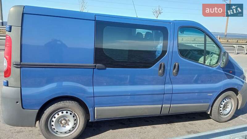 Вантажний фургон Opel Vivaro 2006 в Золотоноші