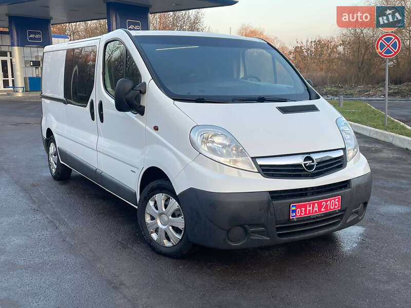 Грузопассажирский фургон Opel Vivaro 2012 в Дубно