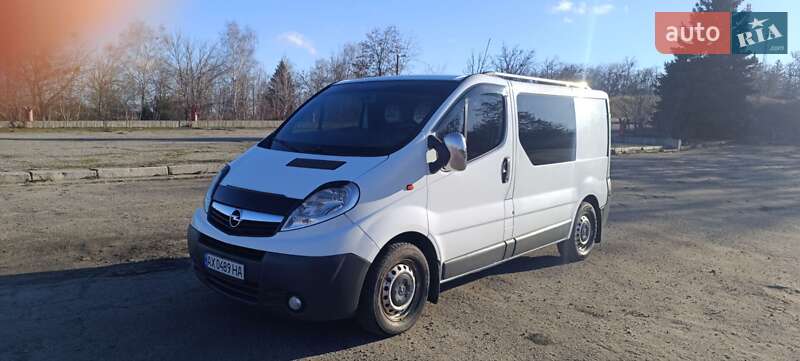 Грузопассажирский фургон Opel Vivaro 2010 в Изюме