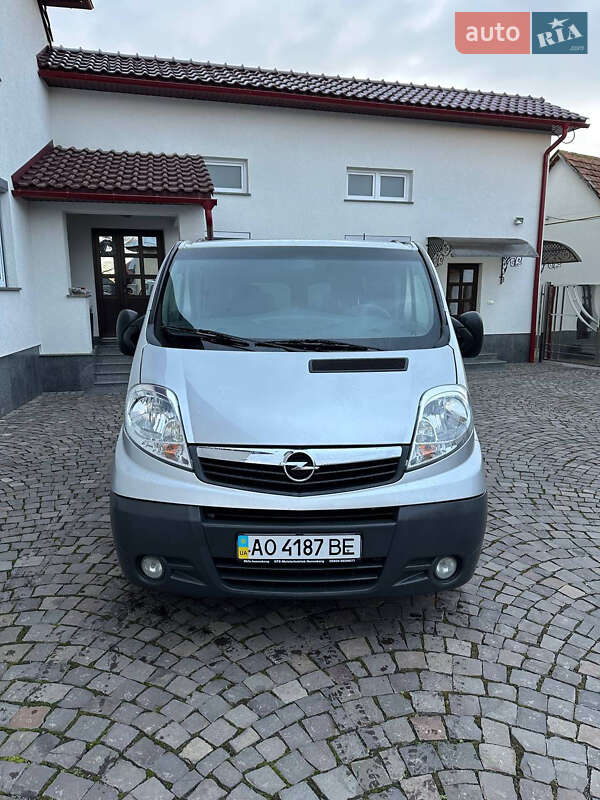 Мінівен Opel Vivaro 2011 в Мукачевому