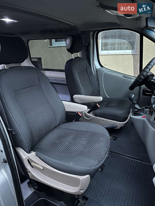 Минивэн Opel Vivaro 2011 в Мукачево