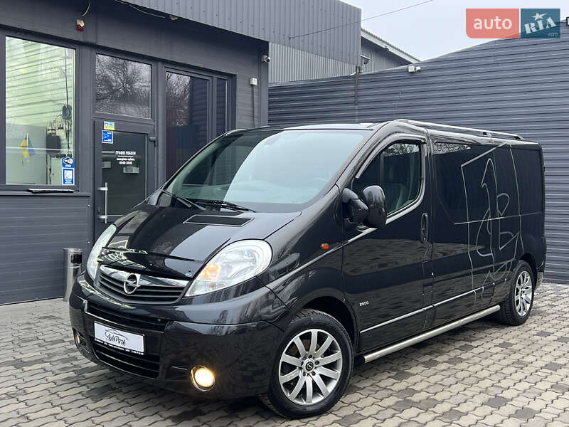 Минивэн Opel Vivaro 2014 в 