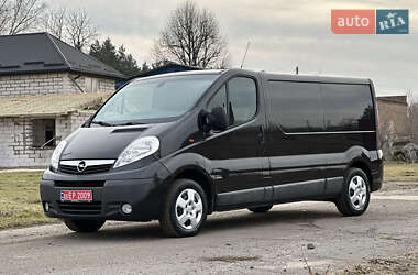 Вантажний фургон Opel Vivaro 2012 в Радивиліві