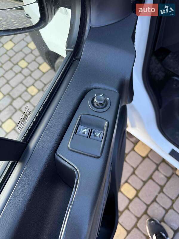 Грузовой фургон Opel Vivaro 2018 в Нововолынске