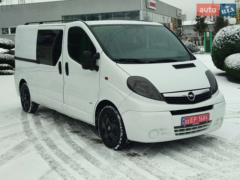 Мінівен Opel Vivaro 2013 в Луцьку