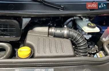 Мінівен Opel Vivaro 2011 в 