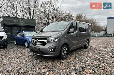 Грузопассажирский фургон Opel Vivaro 2015 в Ровно