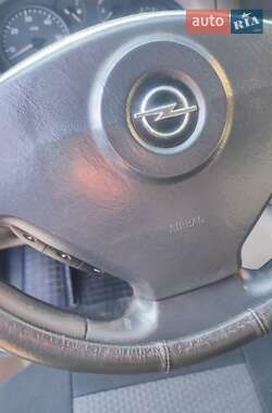 Минивэн Opel Vivaro 2004 в 