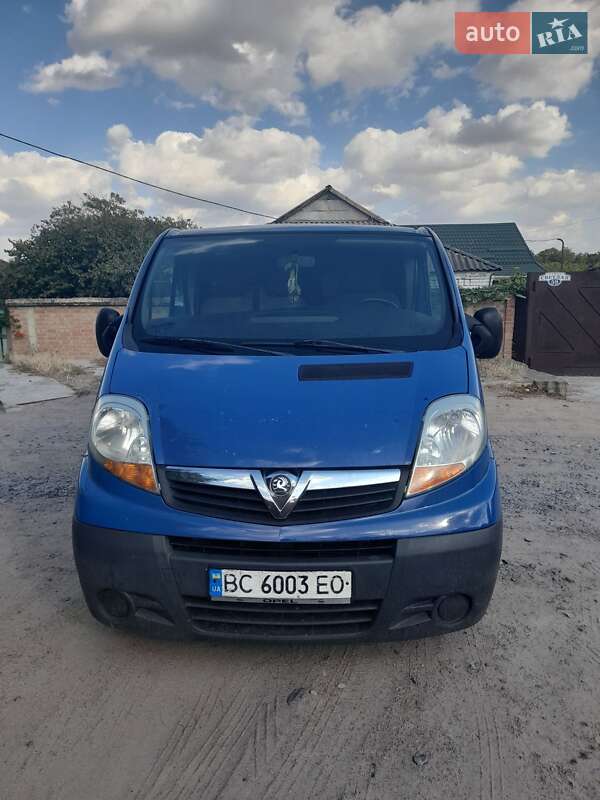 Мінівен Opel Vivaro 2003 в Кропивницькому