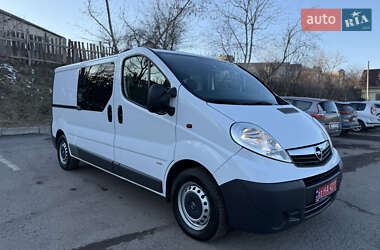 Вантажний фургон Opel Vivaro 2013 в Рівному
