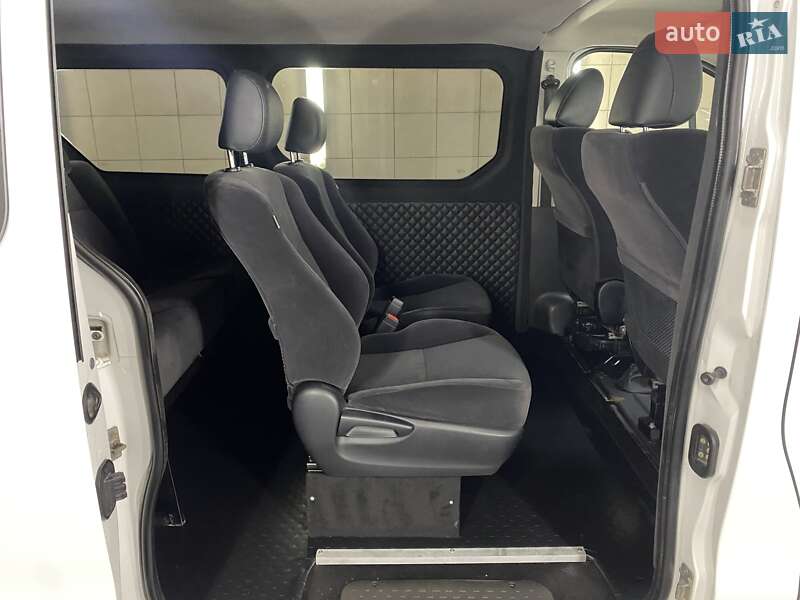 Минивэн Opel Vivaro 2016 в Умани