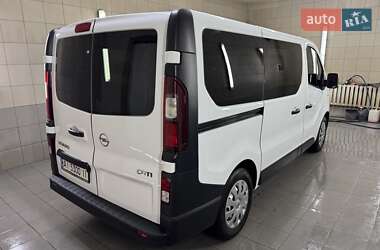 Мінівен Opel Vivaro 2015 в Умані