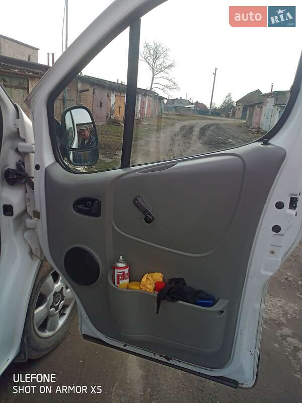 Минивэн Opel Vivaro 2003 в Нововолынске