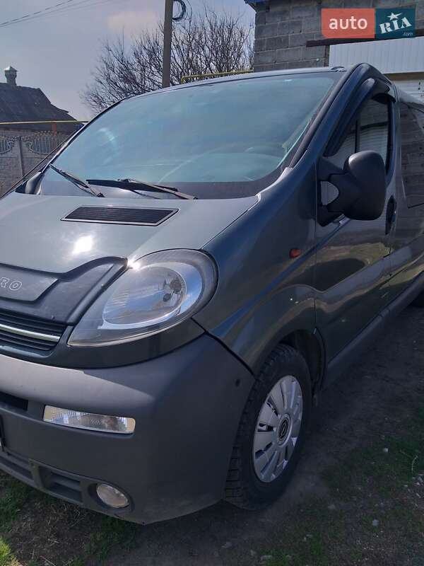 Минивэн Opel Vivaro 2004 в Кривом Роге