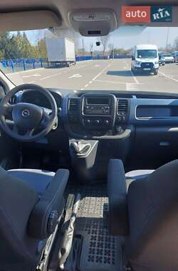 Грузопассажирский фургон Opel Vivaro 2015 в Ковеле