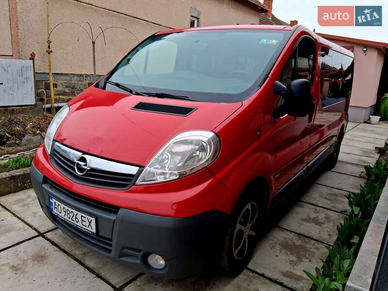 Минивэн Opel Vivaro 2011 в 