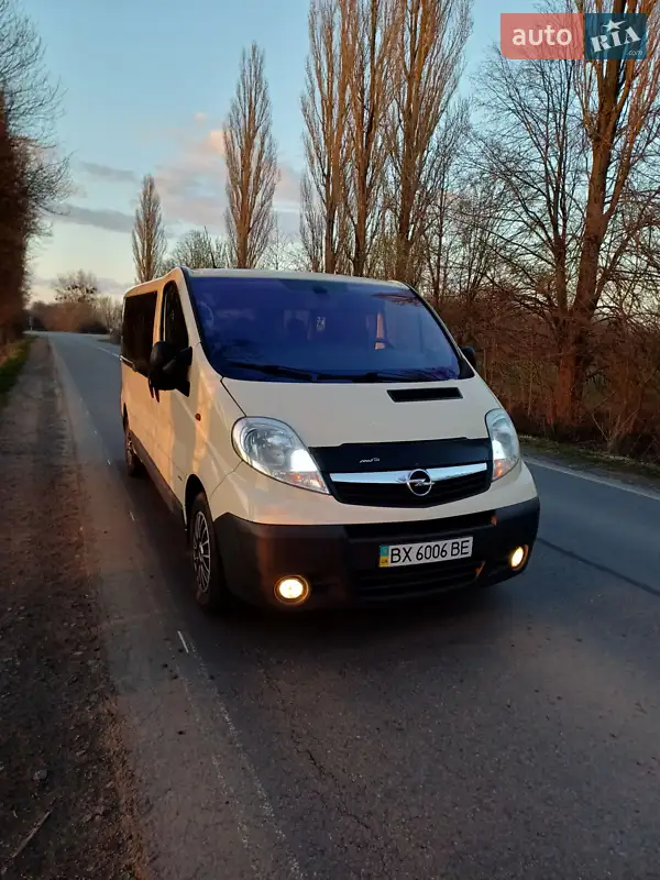 Минивэн Opel Vivaro 2014 в 