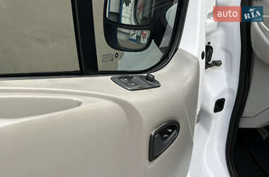 Мінівен Opel Vivaro 2013 в 