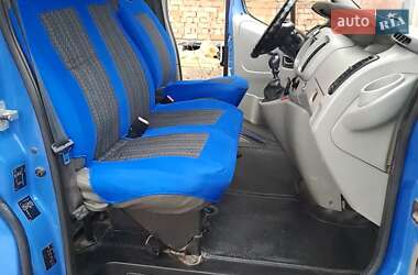 Минивэн Opel Vivaro 2004 в 