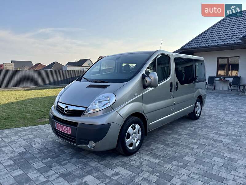 Минивэн Opel Vivaro 2013 в 