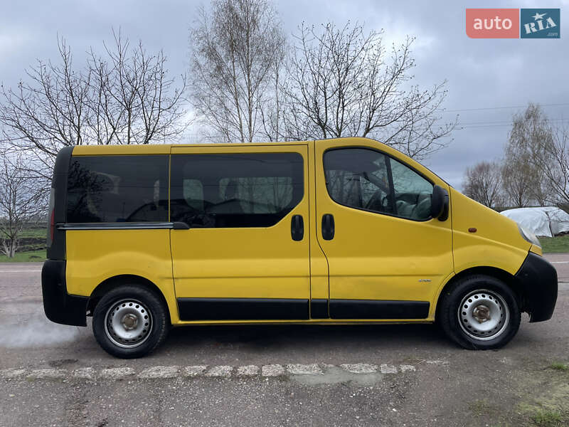 Минивэн Opel Vivaro 2004 в 