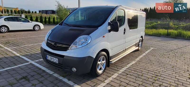 Минивэн Opel Vivaro 2011 в 