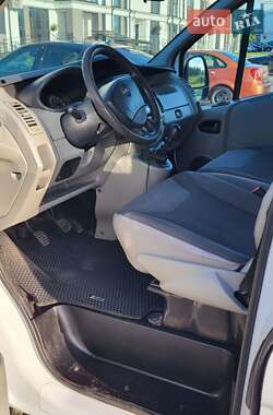 Минивэн Opel Vivaro 2011 в 