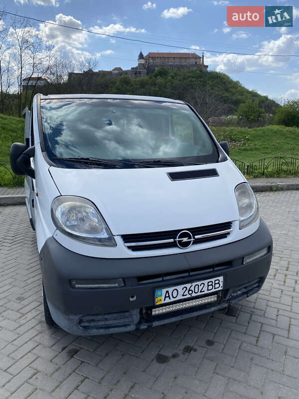 Мінівен Opel Vivaro 2004 в 