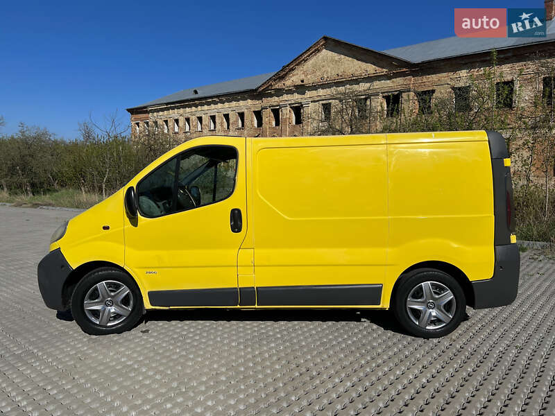 Вантажний фургон Opel Vivaro 2002 в Тульчині