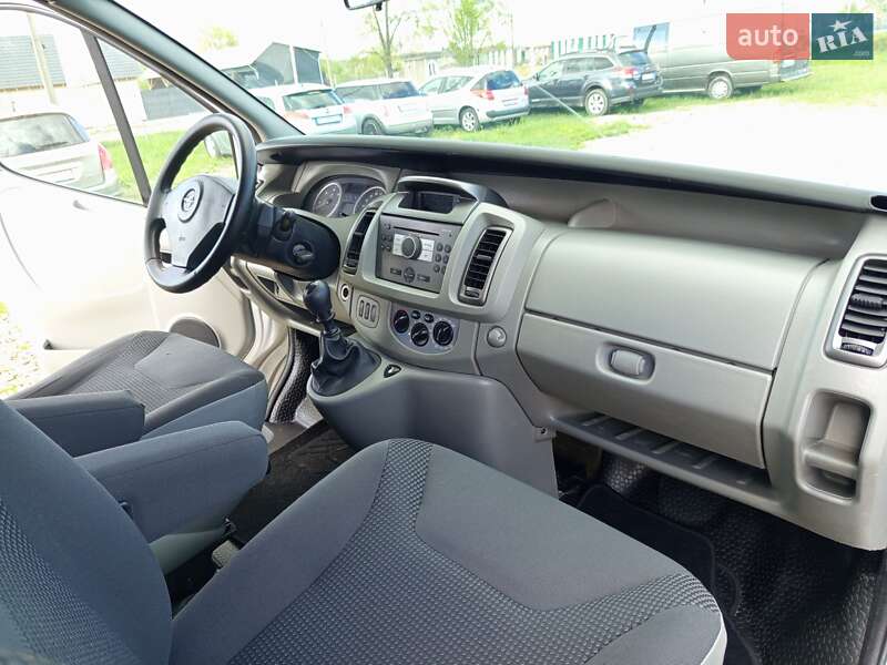 Минивэн Opel Vivaro 2009 в Косове