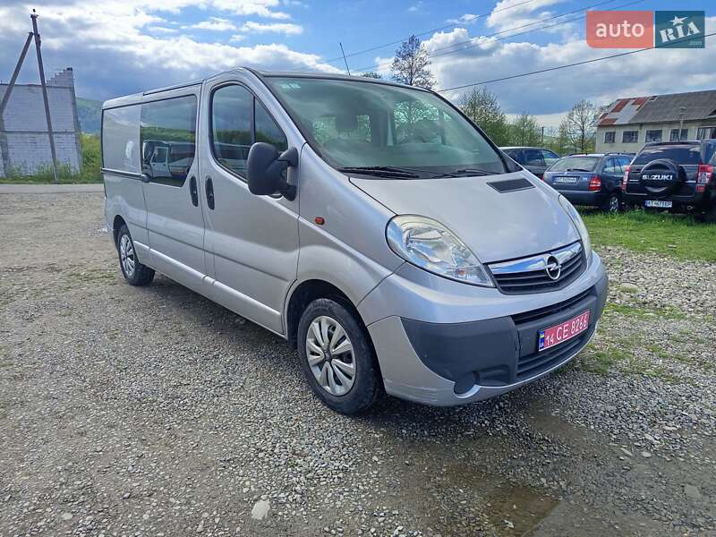 Минивэн Opel Vivaro 2009 в Косове