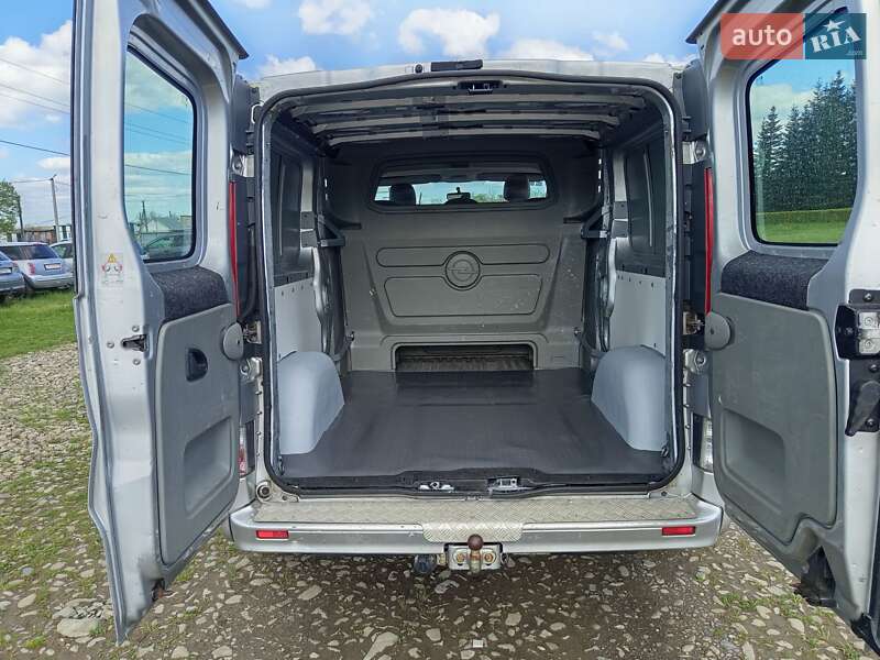 Минивэн Opel Vivaro 2009 в Косове