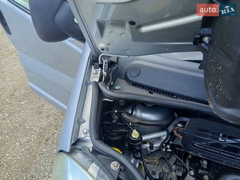 Минивэн Opel Vivaro 2009 в Косове