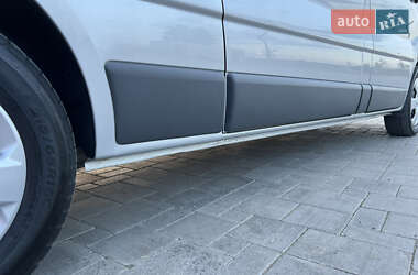 Мінівен Opel Vivaro 2012 в 