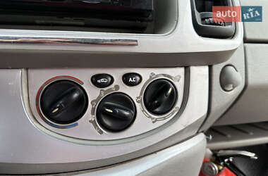 Грузовой фургон Opel Vivaro 2004 в 
