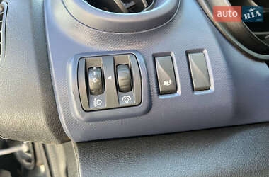 Мінівен Opel Vivaro 2015 в 