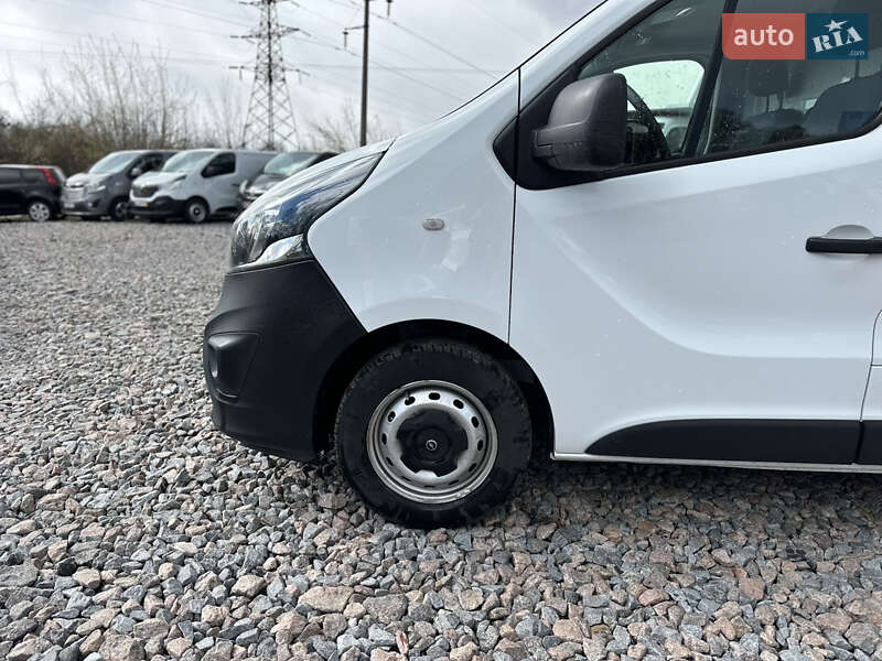 Вантажний фургон Opel Vivaro 2017 в Рівному