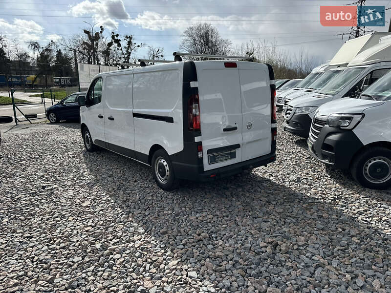 Вантажний фургон Opel Vivaro 2017 в Рівному