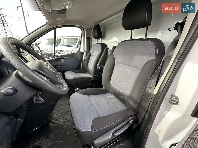 Вантажний фургон Opel Vivaro 2017 в Рівному