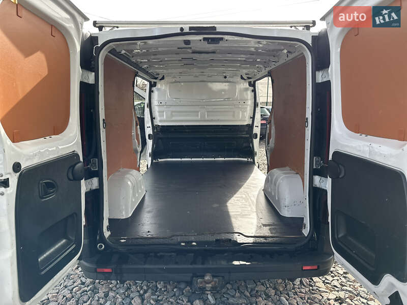 Вантажний фургон Opel Vivaro 2017 в Рівному