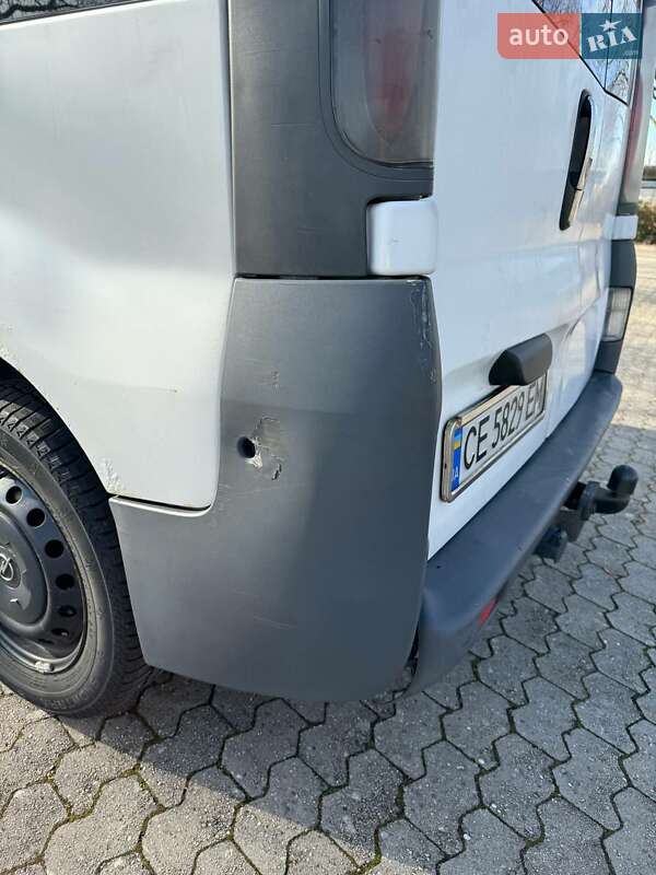 Грузовой фургон Opel Vivaro 2002 в Черновцах