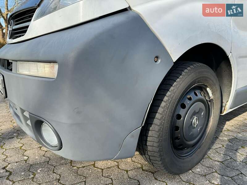 Грузовой фургон Opel Vivaro 2002 в Черновцах