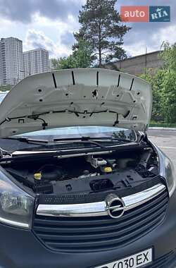 Вантажний фургон Opel Vivaro 2015 в 